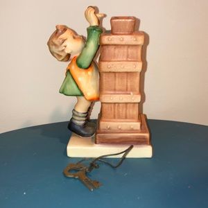 #118 Little Thrifty Hummel - With Key